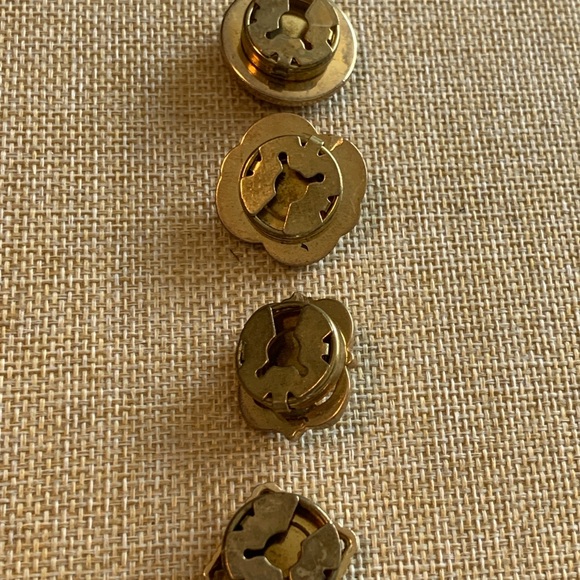 Set of 4 vintage button covers. Gold tone and pearl. - Picture 3 of 8